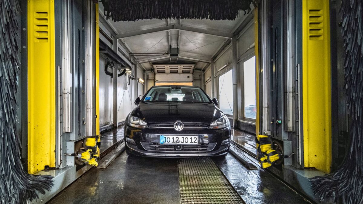 Automatic Car Wash vs Hand Wash: Brush, Soft-Touch, Touchless or DIY?