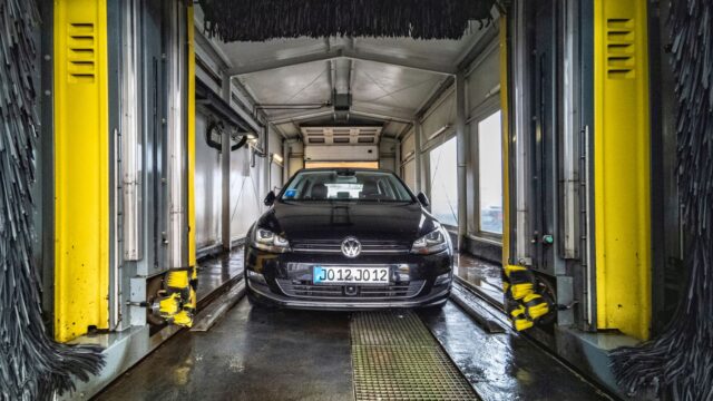 Automatic Car Wash vs Hand Wash: Brush, Soft-Touch, Touchless or DIY?