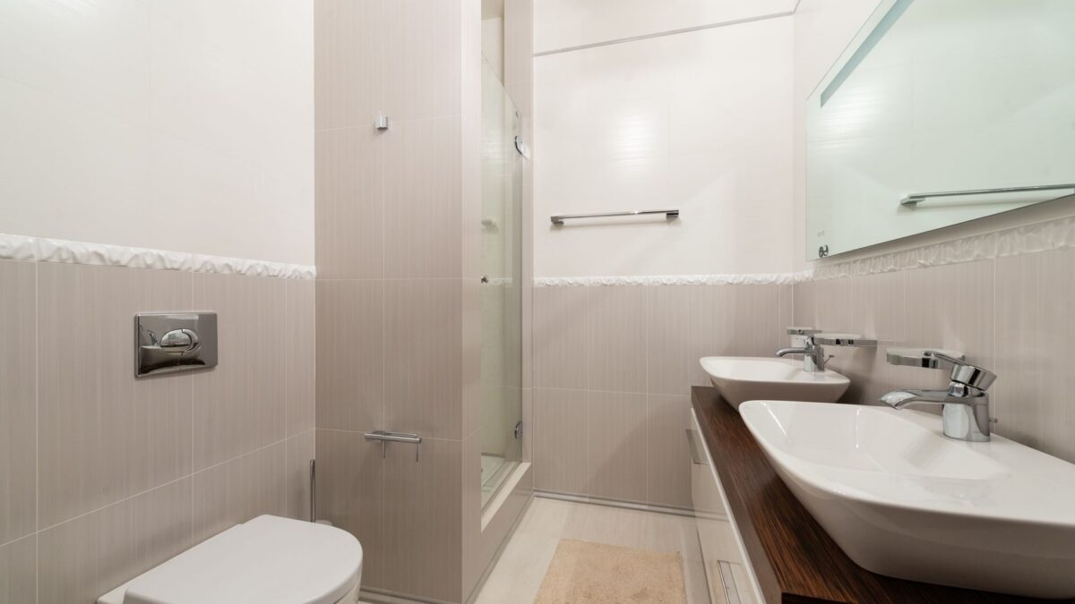 How Often Should You Clean Your Bathroom? A Realistic Schedule