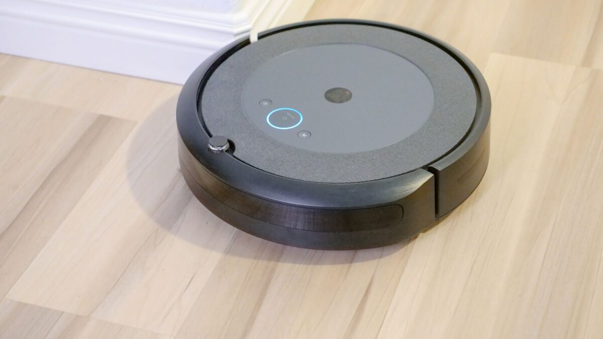 How to Choose a Robot Vacuum: Navigation, Docks, Mopping and Privacy