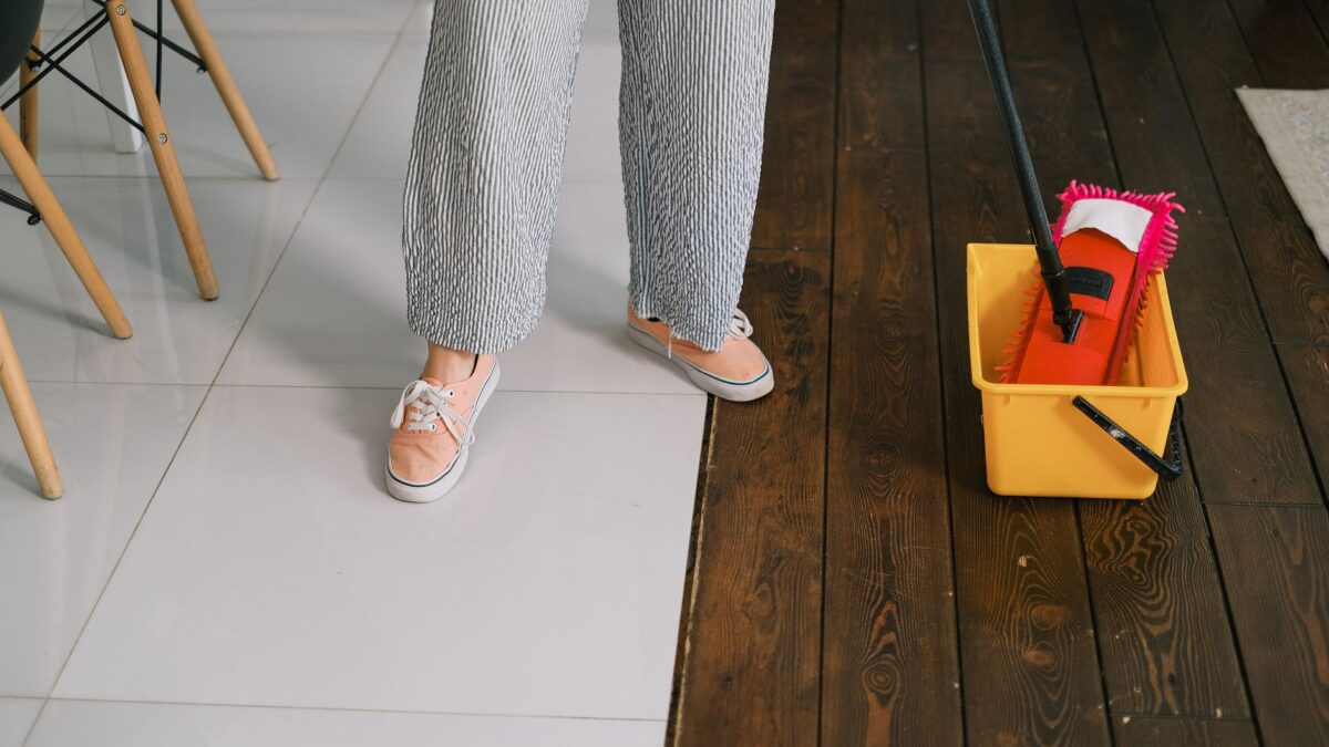 How to Choose a Steam Mop: Floor Compatibility, Features and Warranty Pitfalls