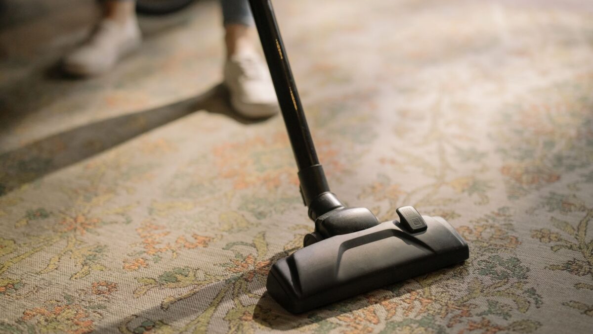 How to Choose a Vacuum Cleaner: Types, Specs and Filtration Explained