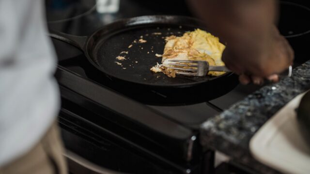 How to Clean a Cast Iron Skillet, Remove Rust and Re-Season It