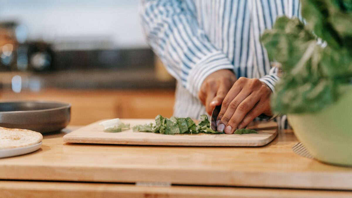 How to Clean a Cutting Board: Wood vs Plastic, Raw Chicken, Stains and Smells