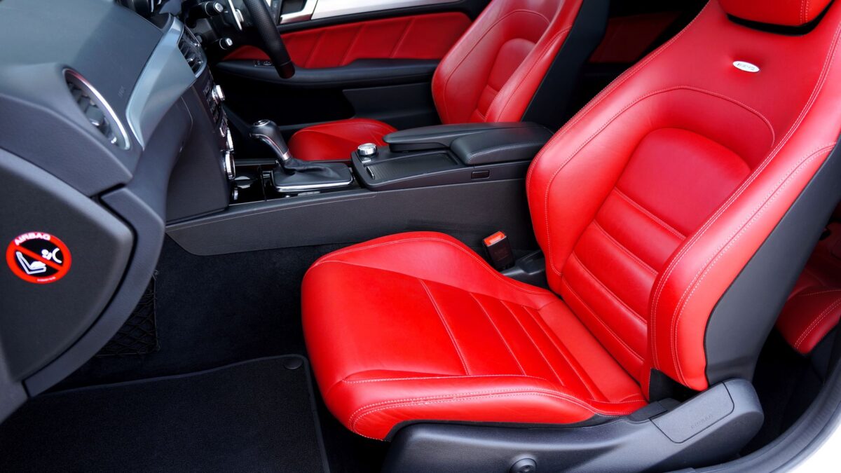 How to Clean Car Floor Mats: Rubber, Carpet and Winter Salt Stains