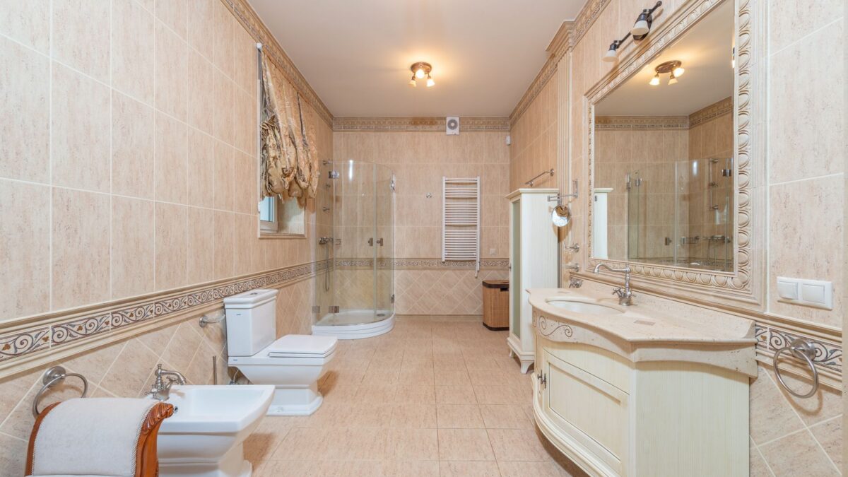 How to Get Rid of Mold in the Shower: Grout, Caulk and Corners