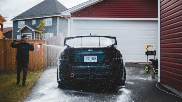 How to Pressure Wash a House Safely: Pressure, Nozzles, Detergents and What Not to Spray