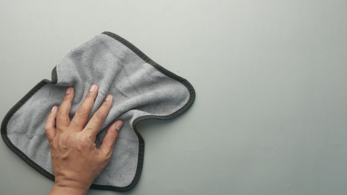 How to Reduce Dust in Your House: Sources, Filters and a Simple Routine